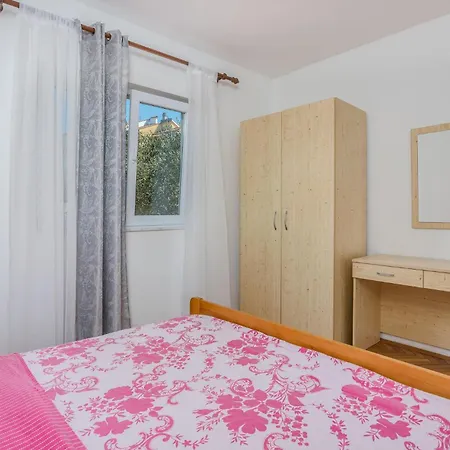 Stunning Apartment In Malinska With Kitchen