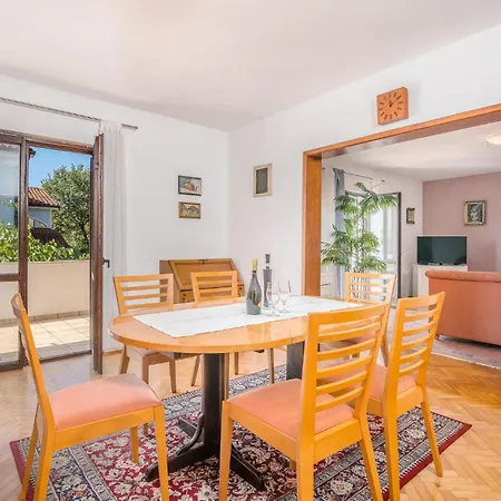 Stunning Apartment In Malinska With Kitchen * Малинска